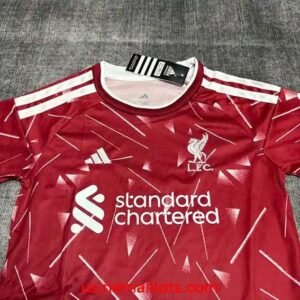 Alternative view of Maillot Enfant Liverpool Domicile 2026/2027 Rouge